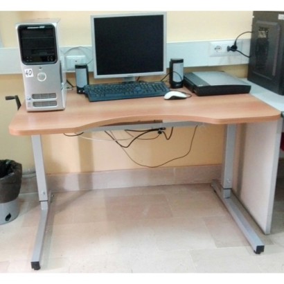 tavolo ergoterapico per disabile 120x80cm . Partenza minima cm.68 , massima cm.90 . Regolabile con manovella