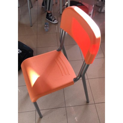 foto nel colore arancione, per creare ambienti vivaci per la Vs. Scuola