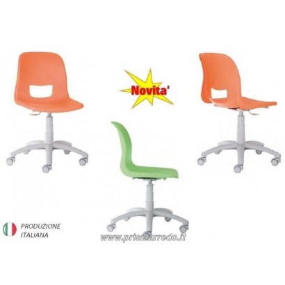 Mod. Los Roques sedia del tipo monoscocca regolabile in polipropilene ad alto spessore e resistenza.