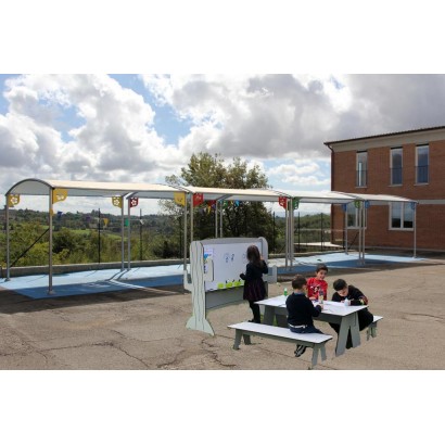 simulazione arredi linea didattica all'aperto negli spazi esterni di una scuola