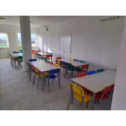 altro esempio di realizzazione in una mensa scolastica sempre con sedie BRX1607 in polipropilene